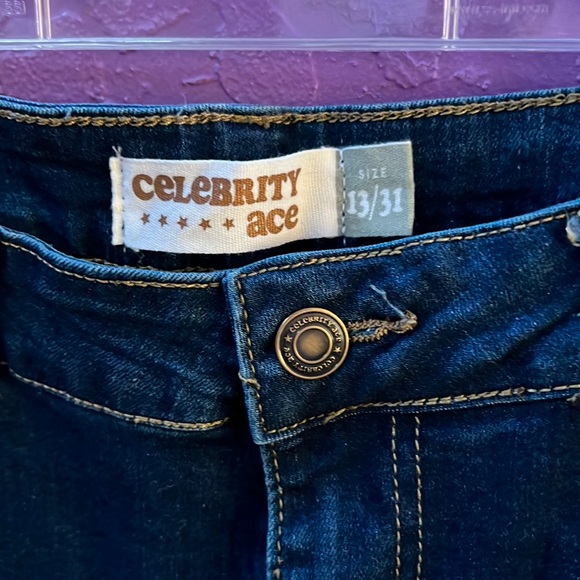 ripped blue jeans - Picture 3 of 4